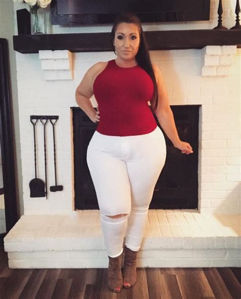 BBW Amber Castillo dildos herself